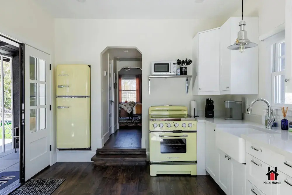 Remodeled 1920s Bungalow and Retro Casita, Hammock
