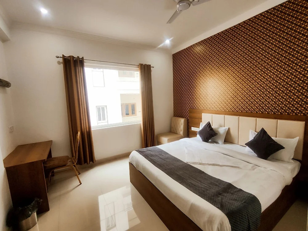 HOTEL JVS PALACE