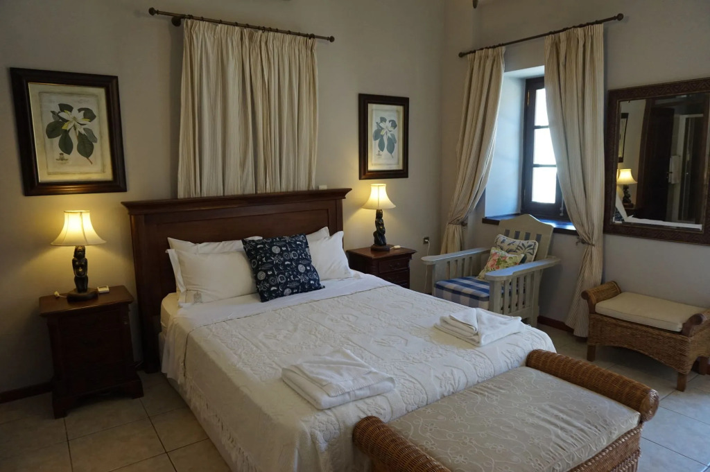 Faros Suites
