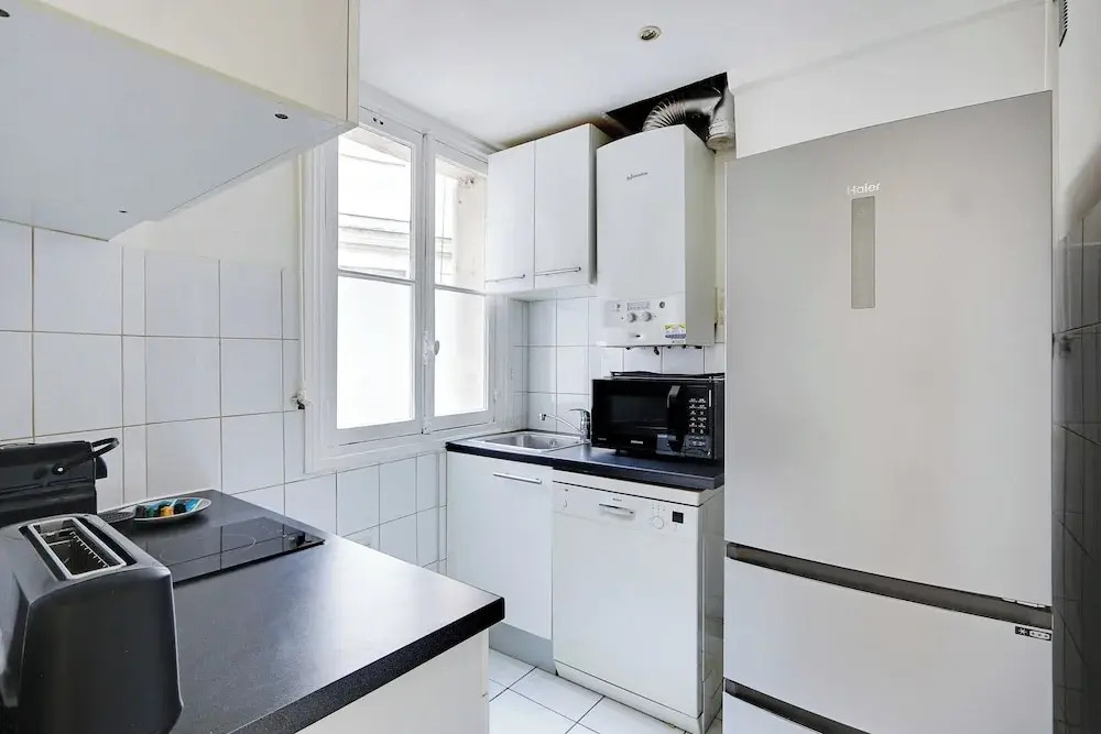 Experience the Parisian Lifestyle: 2BR Near Porte Maillot