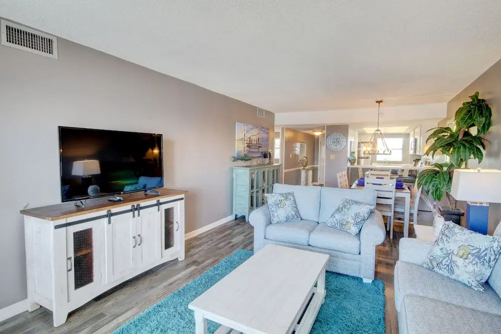 332 El Matador 2 Bedroom Condo by RedAwning