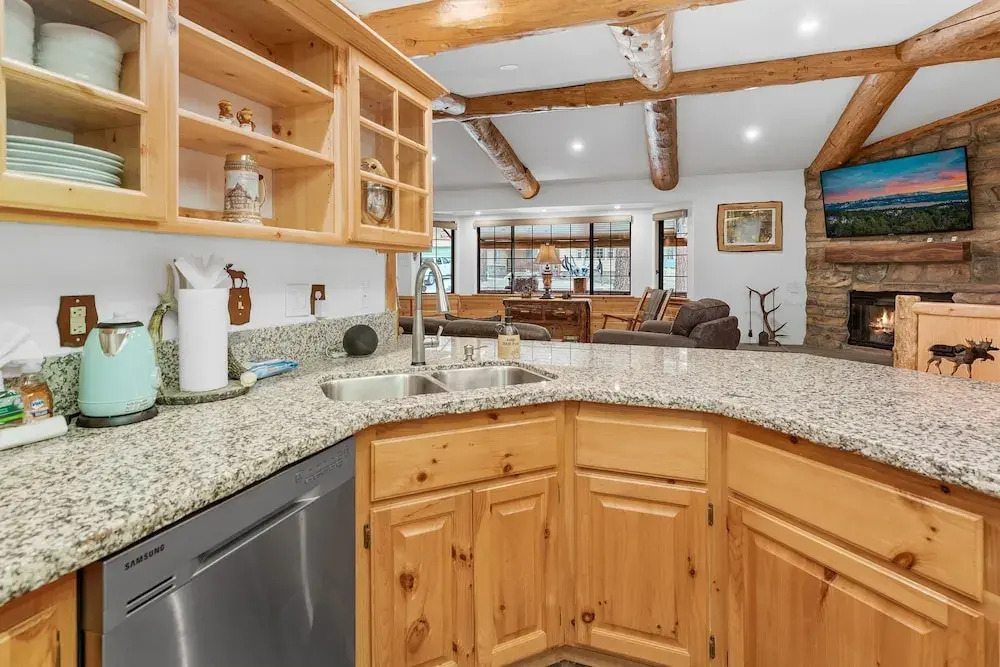 Bullwinkle And Friends Log Cabin - Beautiful Log Home With Hot Tub & Game Room! 3 Bedroom Cabin