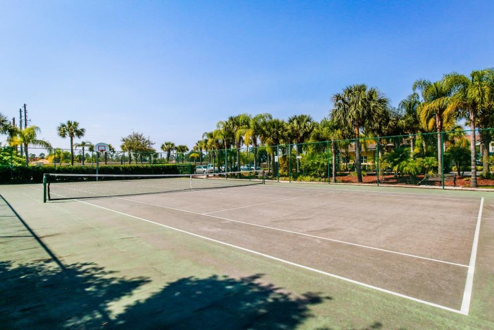 Friendly Condo With Shared Pool and Hot Tub, High-speed Wifi, and Central AC