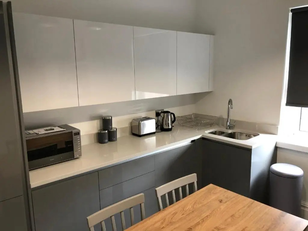 Entire spacious 4 bedroom apartment in Bournemouth
