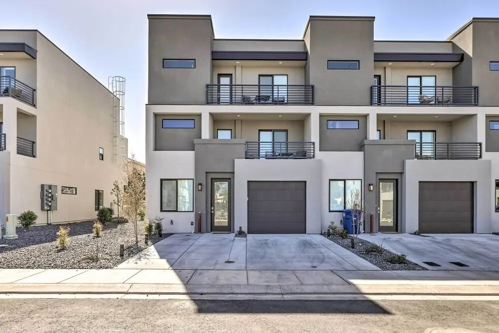 Spacious St. George Townhome w/ Grill & Views!