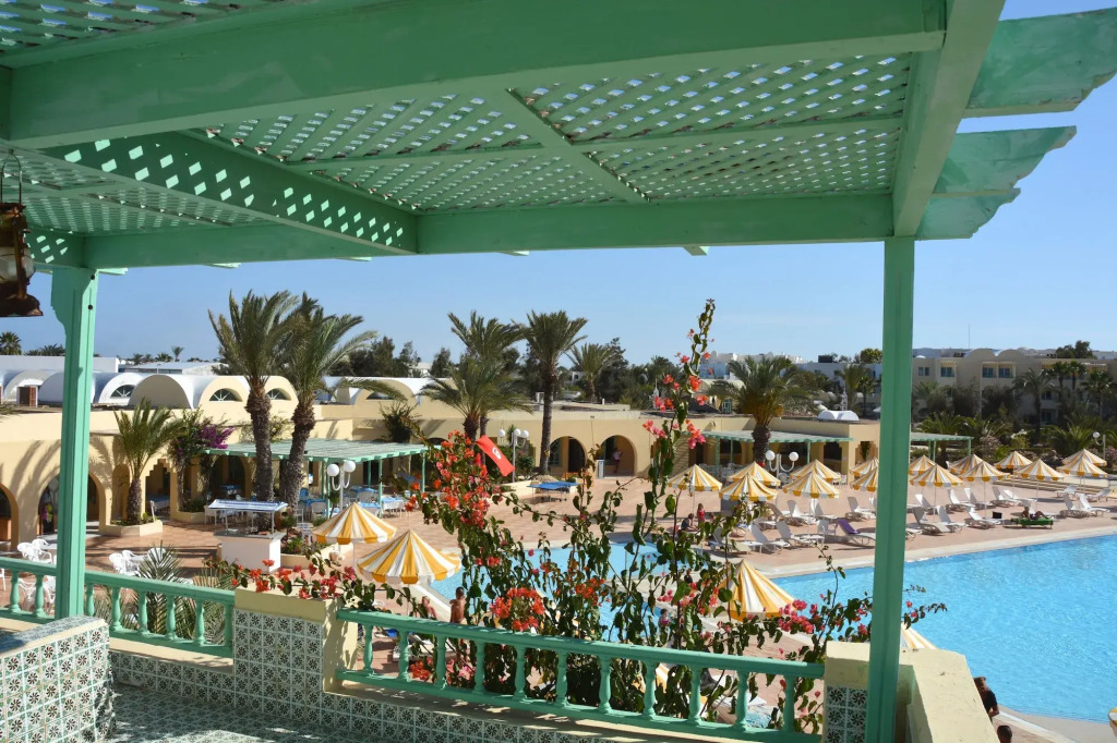Hotel Venice Beach- Families and Couples Only