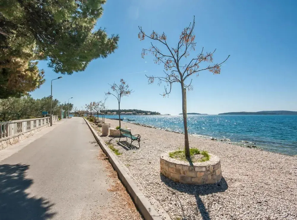 Apartment With Terrace and Sea View Brodarica