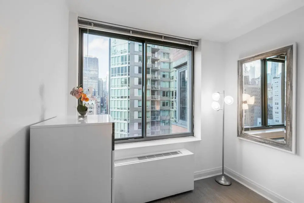 Fully Furnished 1BR in Murray Hills