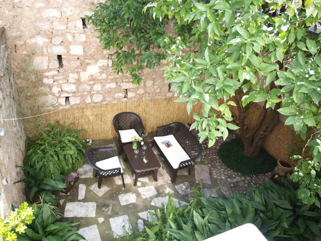 Divine Apartments