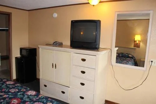 Hometown Inn Fort Wayne