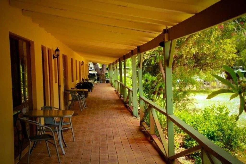 Ravenswood Hotel