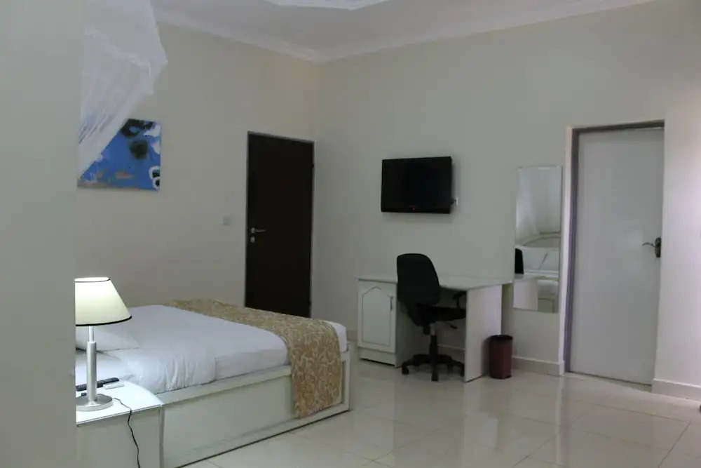 Hill Crest Hotel