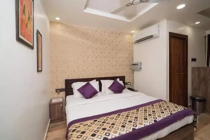 OYO 8961 Hotel RR Palace