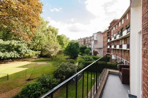 Kensington Garden View Apartment