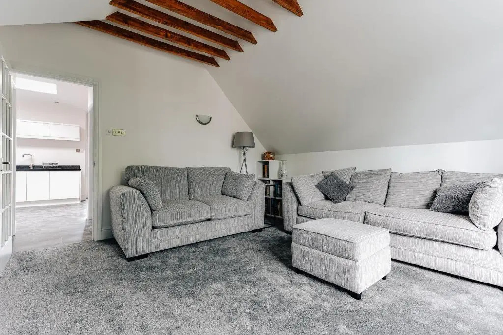 Private Two Bedroom Residence in Southbourne - Private Parking - Off the High Street - Minutes Away from the Beach