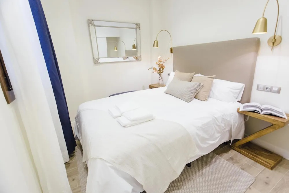 One&Lux Byron Suites