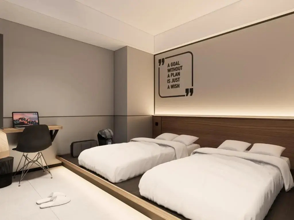 FIERIS IZZY Hotel