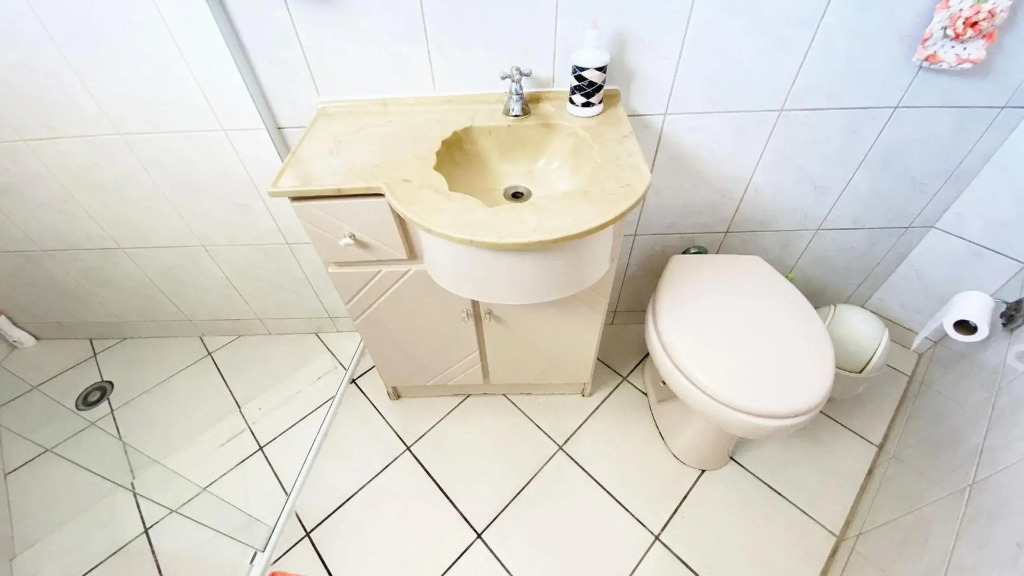 Maravilhoso sobrado com piscina e cascata