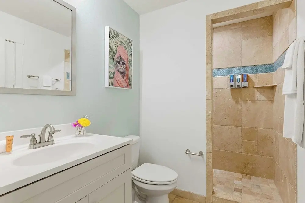 Sleeps 18! 2 Homes, Hot Tub, Game Room, Walk to the Beach Haven & Hidden Grove