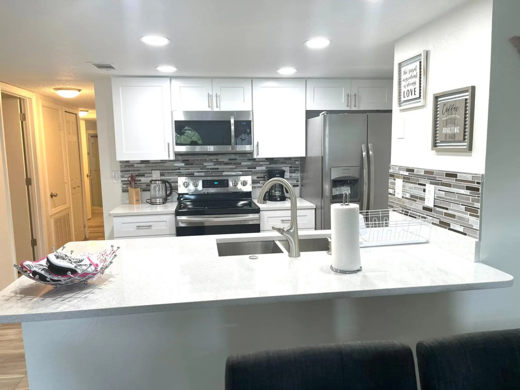 Grand Family 3BD Condo Apartment Near Disney Parks 5