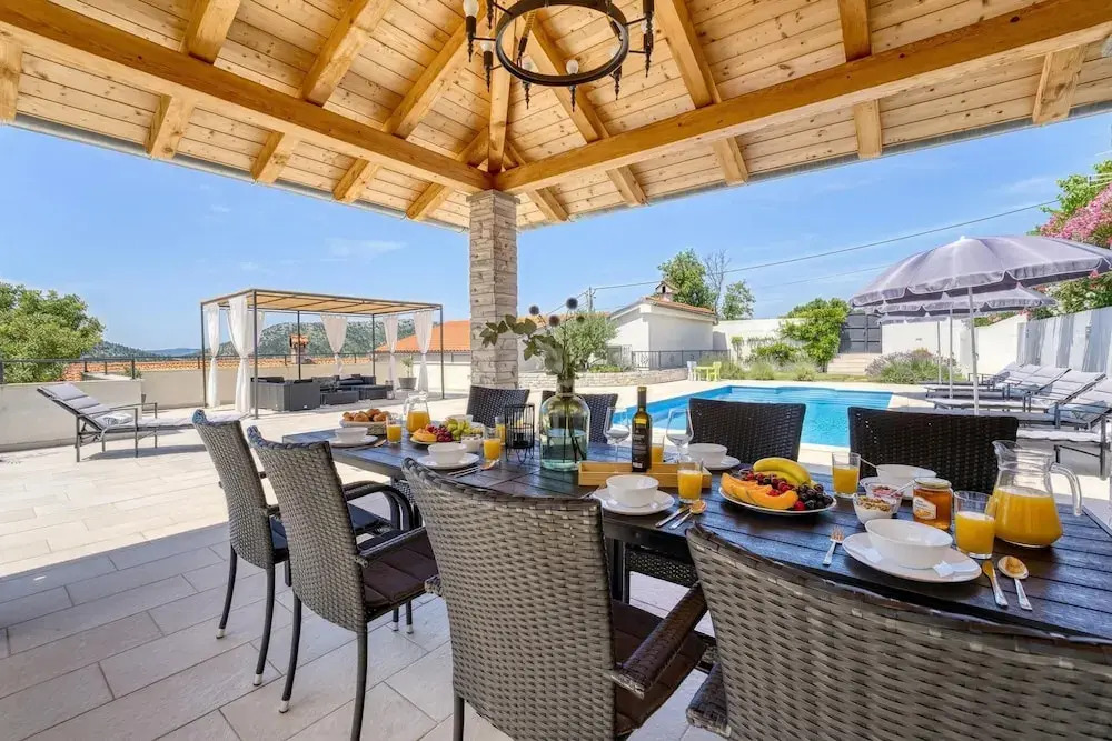 Pool House Edita