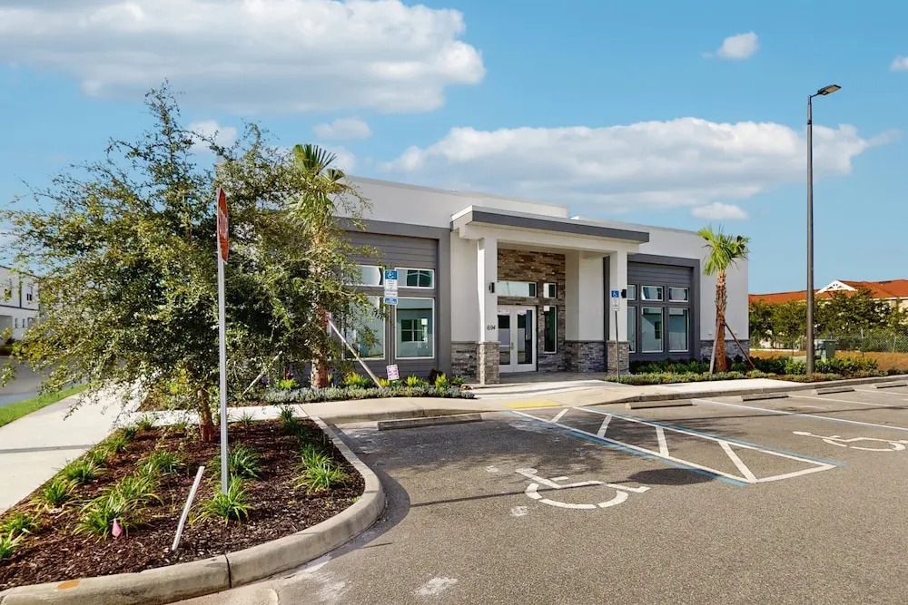 Dog-friendly Radiant & Modern Townhome With Private Pool, Patio, AC, & W/D