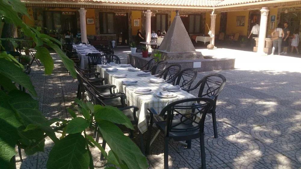 Isis de Cuenca Alojamiento Superior especial para Moteros con Piscina
