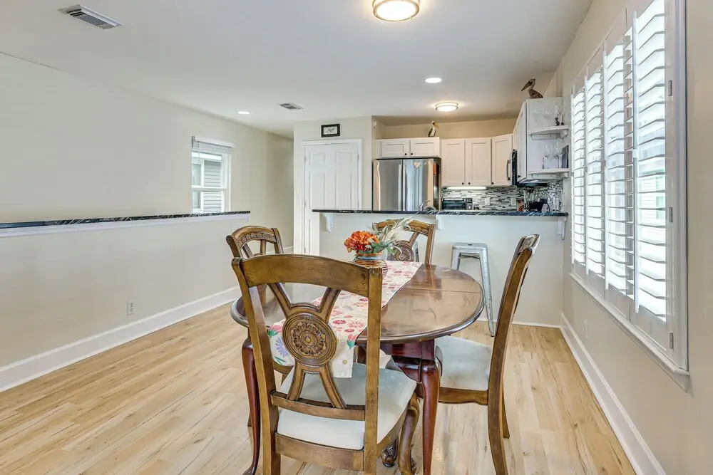 4 Mi to Beaches: St Simons Island Escape w/ Patio!