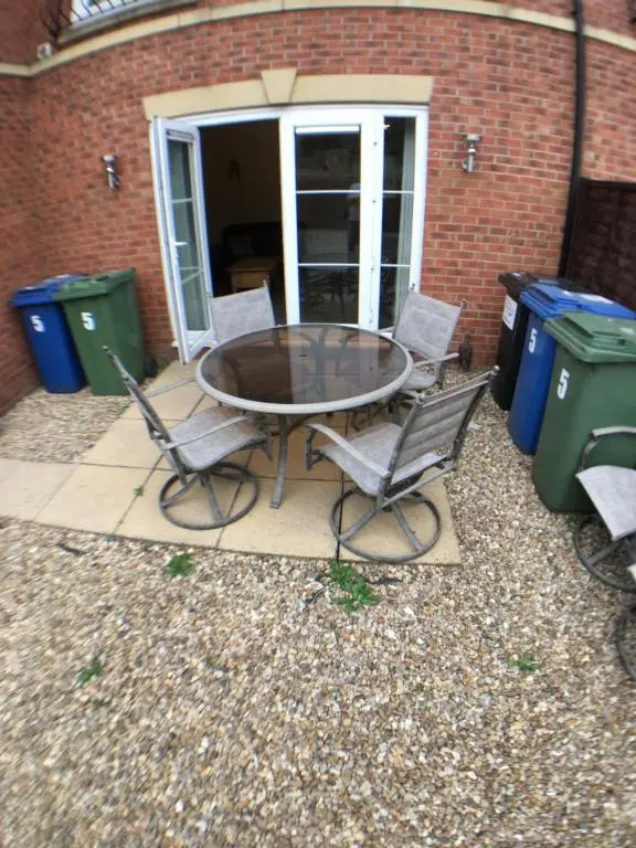 4 Bedrooms, 3 Bathrooms, Comfy beds, 5 Netflix TVs & VAN PARKING