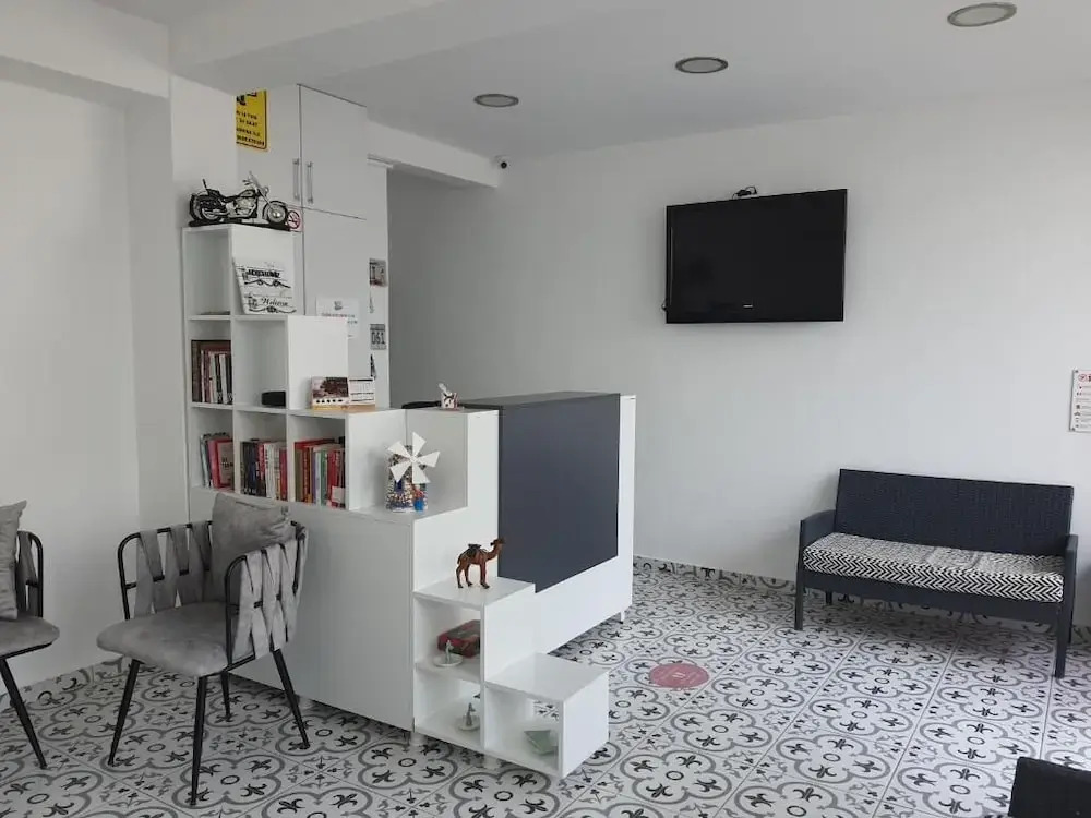 R HOUSE HOTEL