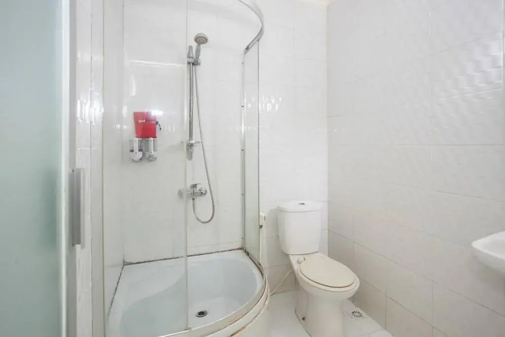 RedDoorz near Juanda International Airport