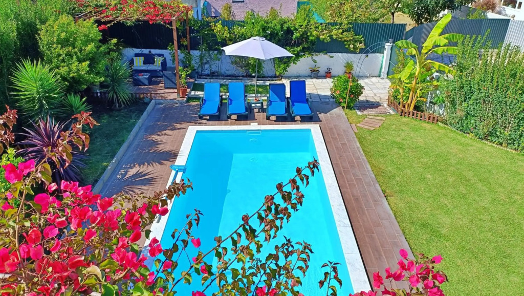 Casa da Lagoa - House by the Lagoon with Direct Access to the Beach