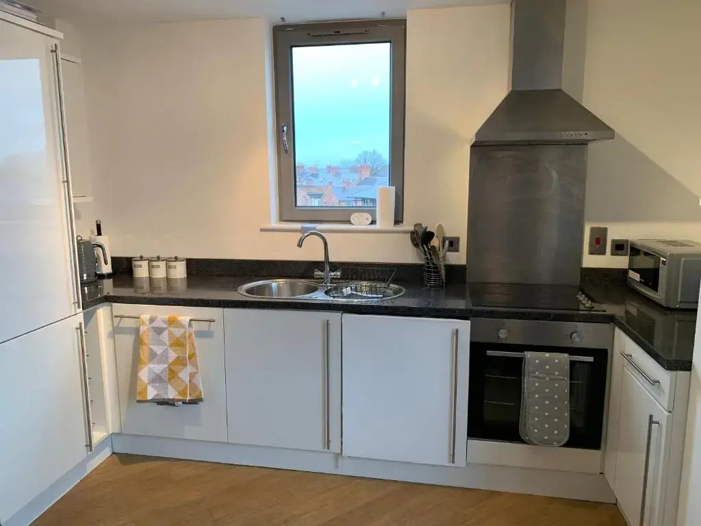 Central Darlington 2 Bed Apartment With Parking