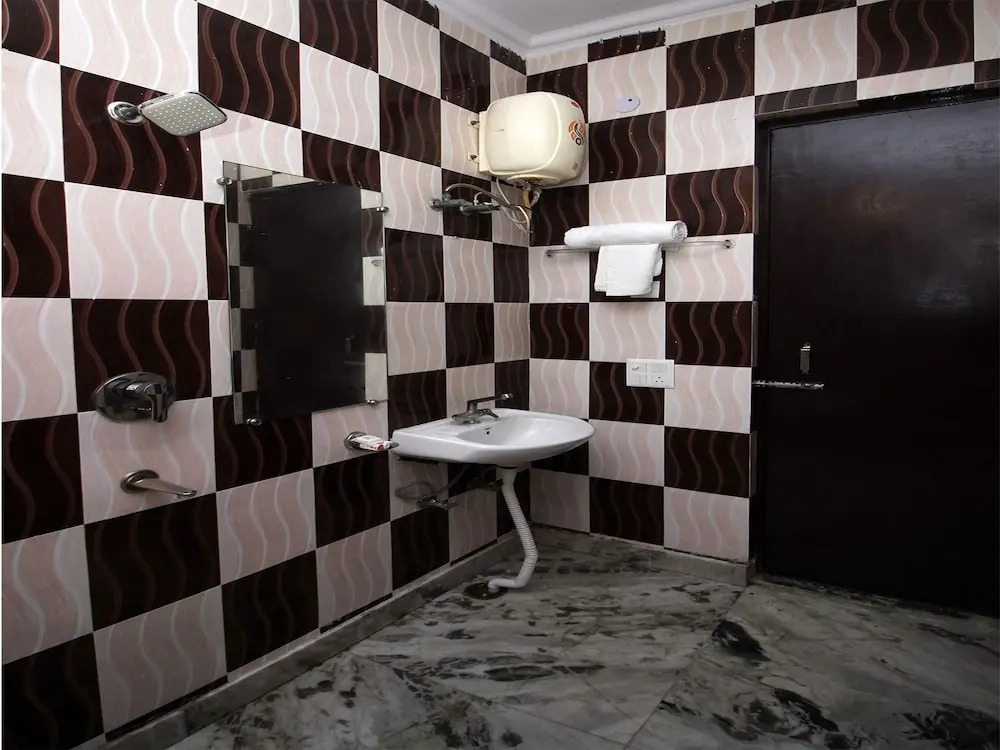 OYO 9192 Hotel Raghav Residency