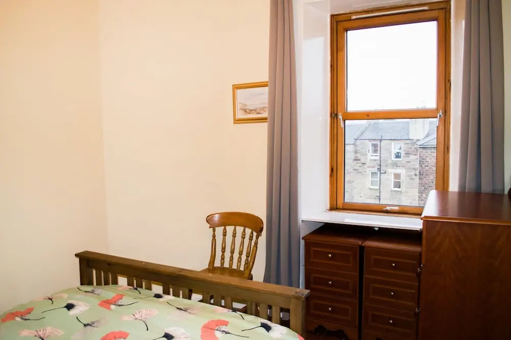 Spacious 2 Bedroom Home Near Haymarket