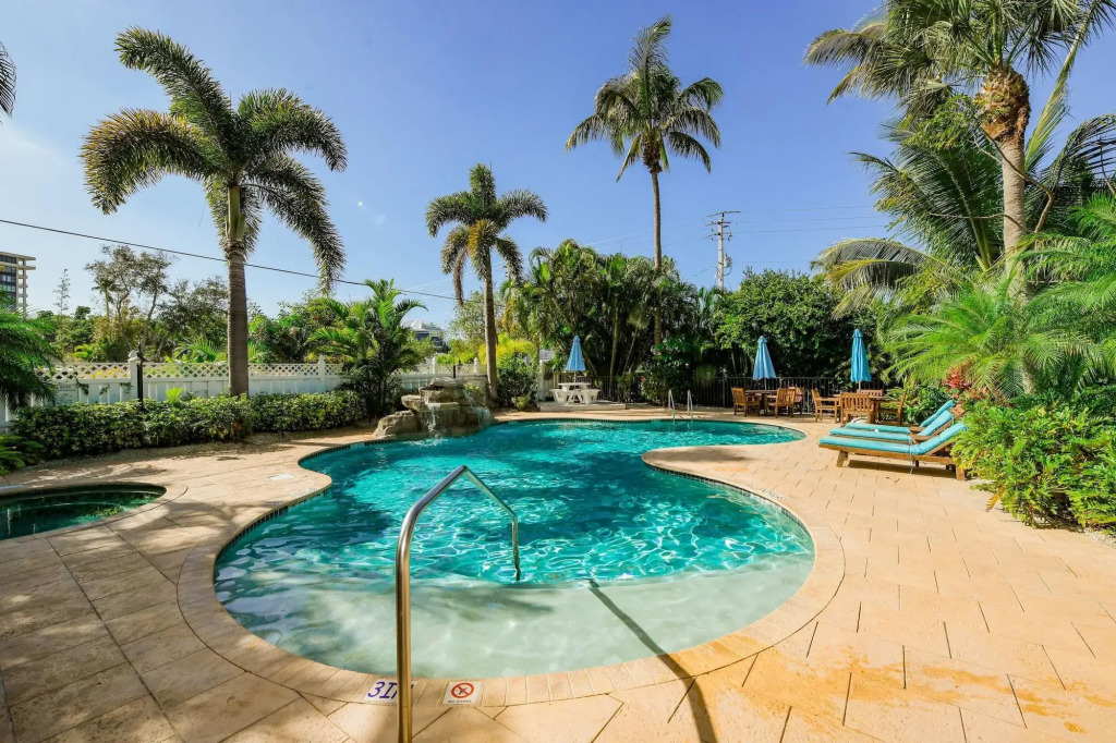 Tropical Breeze Resort