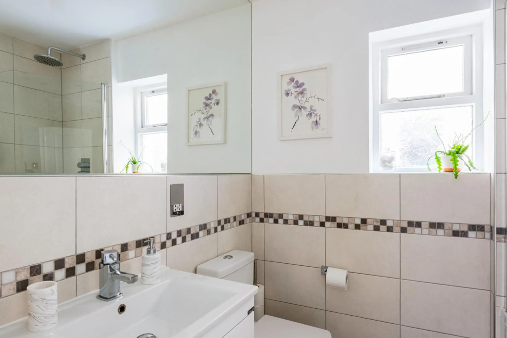 Entire 2 Bedroom Apartment In Central Cardiff