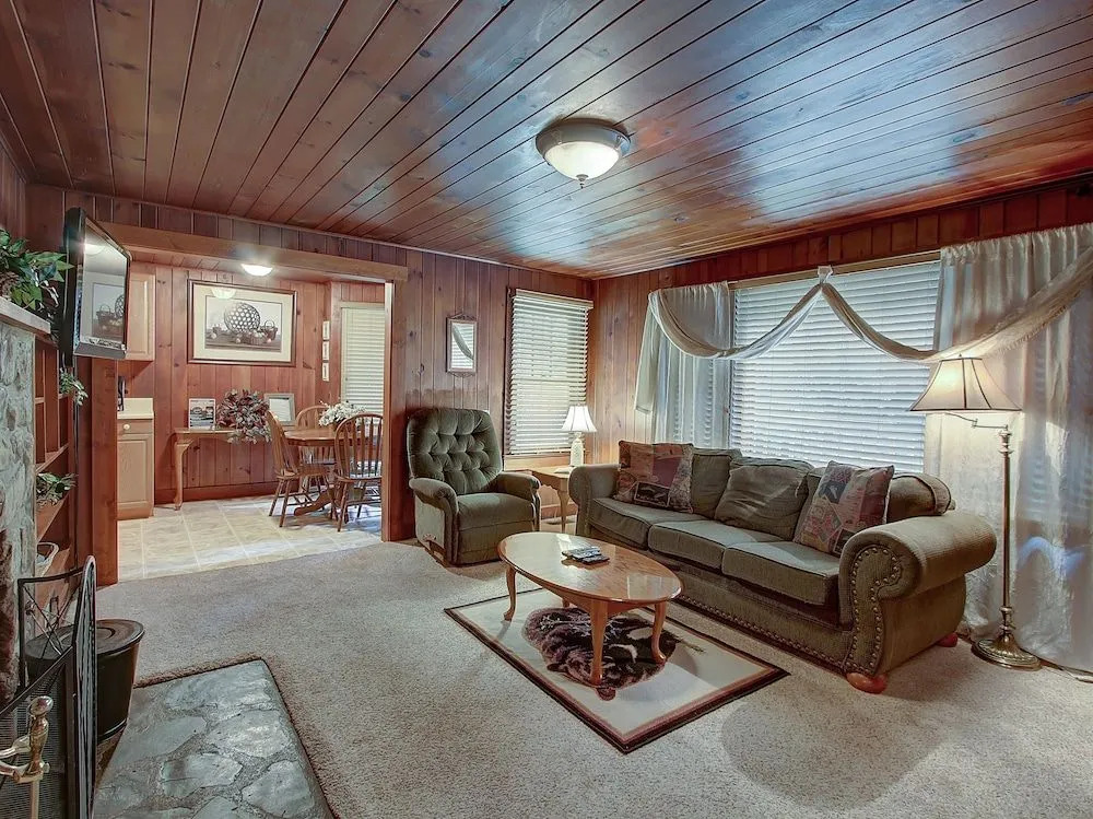 Storybook Romance 1 Bedroom 1 Bathroom Cottage