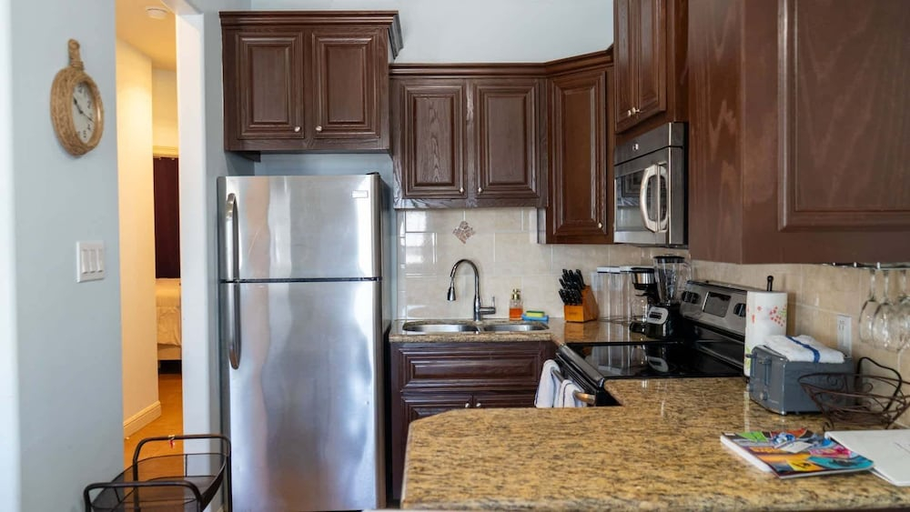 Near Beach Retreat - Ground Floor - Pool - Walk To All 2 Bedroom Apts