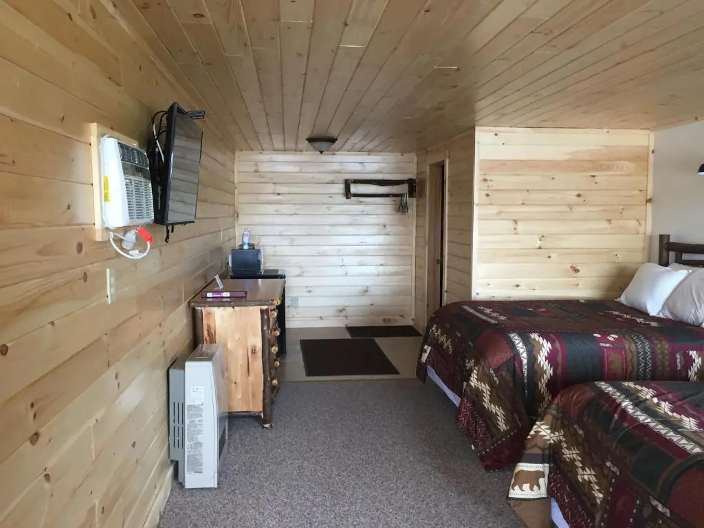 Pine Knoll Hotel Lakeside Lodge & Cabin