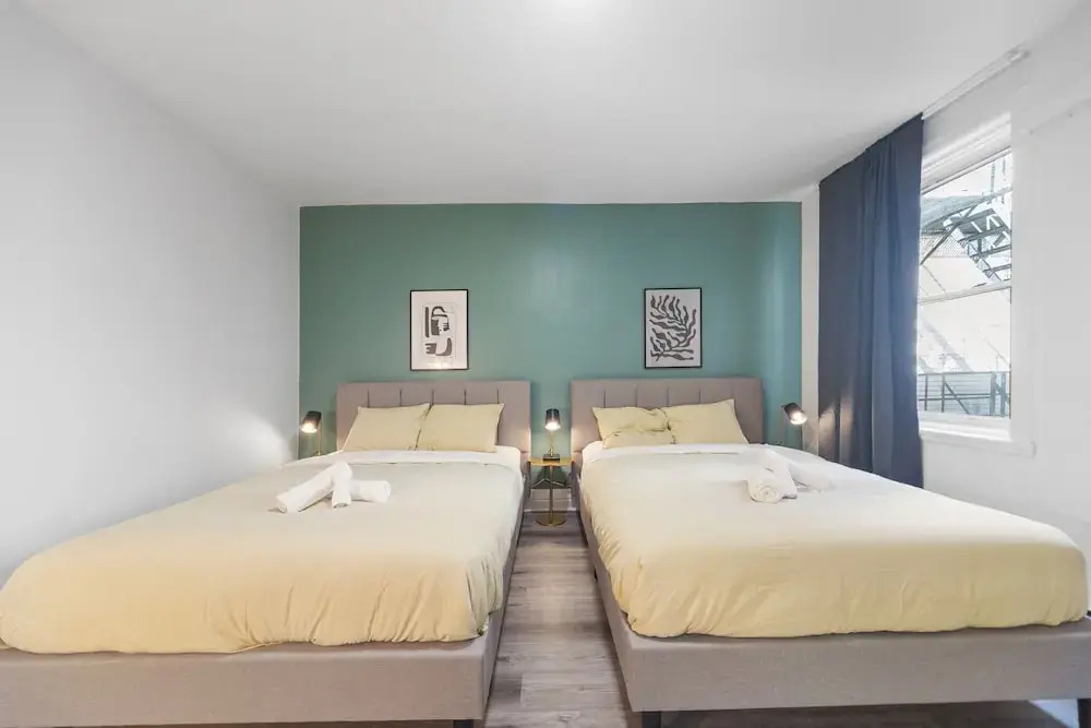 Spacious Renovated Apartment Sleeps 12