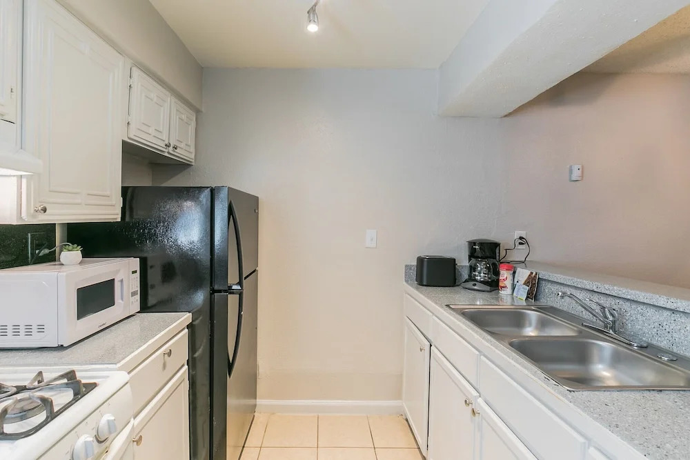 The Economy Suites of East Austin