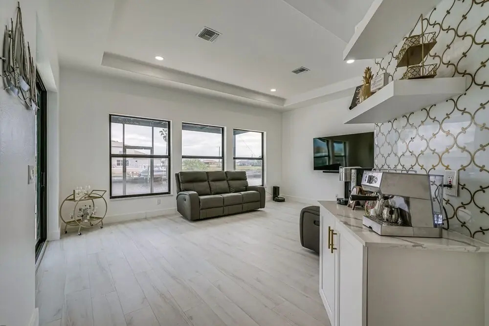 Dock + Lanai: Waterfront Escape in Cape Coral!