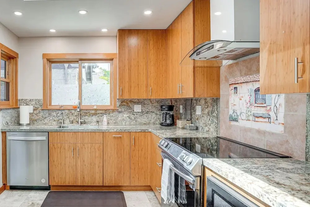 Alameda Studio w/ Patio: 3 Mi to Oakland Coliseum!