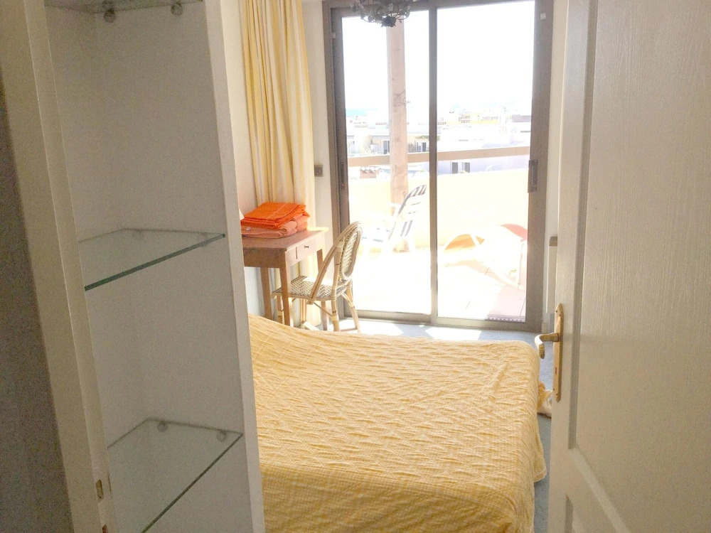 Apartment With 2 Bedrooms in Antibes, With Wonderful sea View and Terr