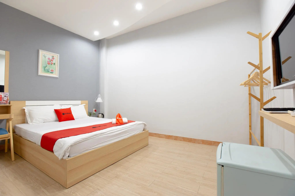 RedDoorz Plus @ Nguyen Thi Thap Street