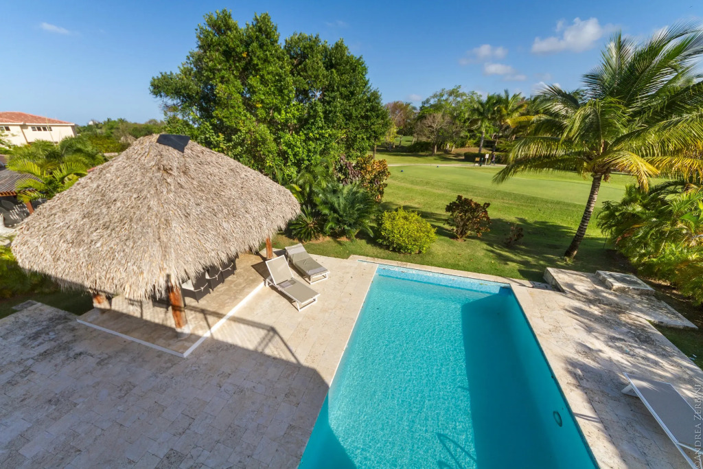 Villa in Bavaro for rent (Cocotal Golf & Country Club) – pool, billiards, maid