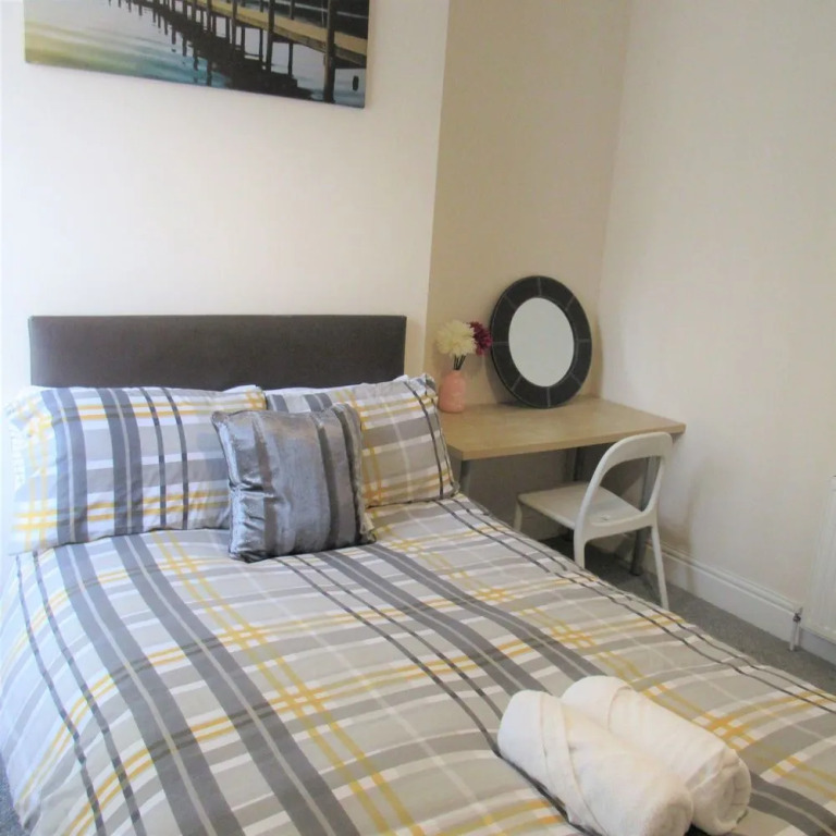 Spacious Apartment Heaton