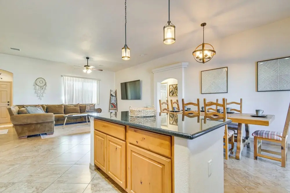 Putting Green & Mtn View: Lake Havasu City Home!