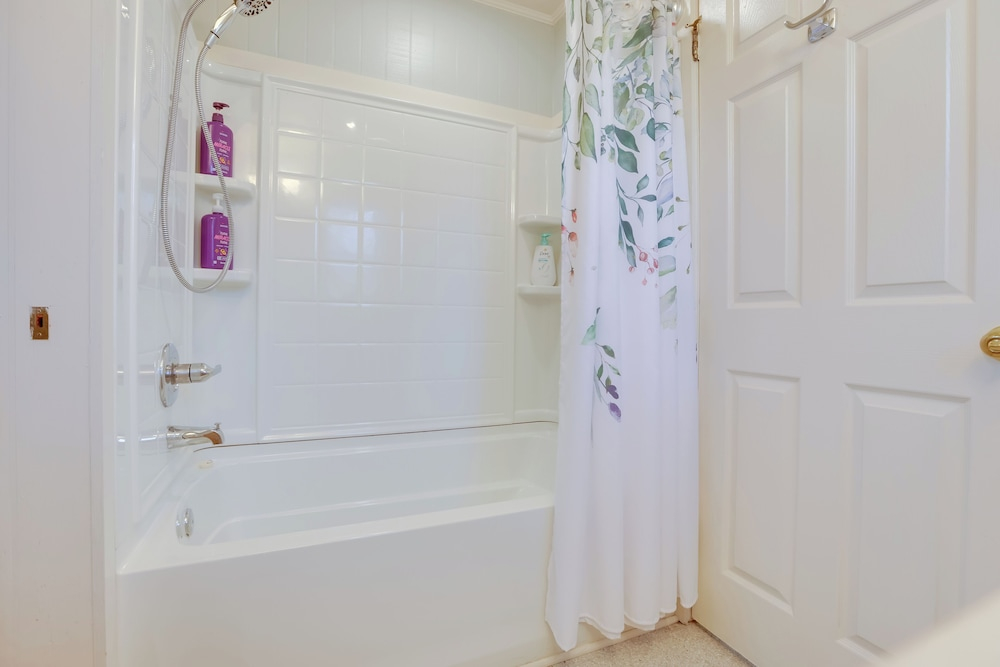 2 Mi to Bryant-denny Stadium! Pet-friendly Home